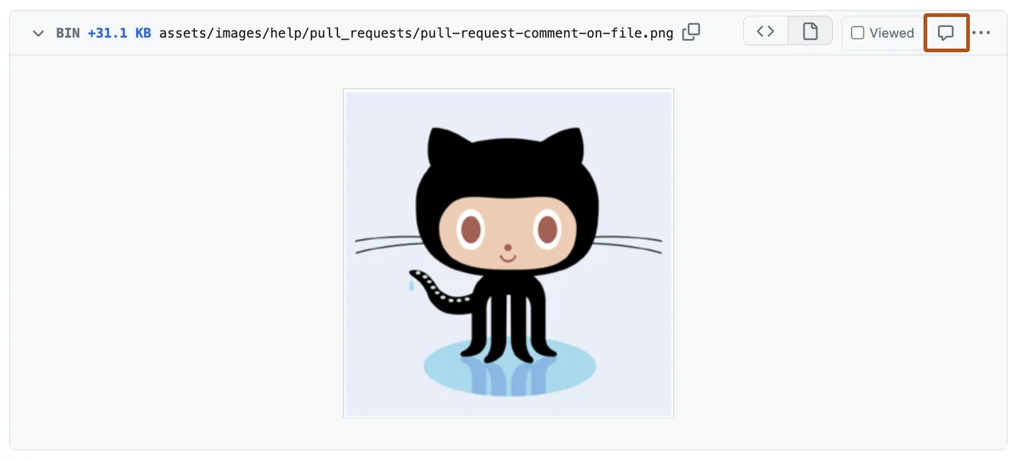 Pull request 的 "Files changed" 頁面當中圖檔的擷圖。 檔案右側，註解圖示有橘色外框。